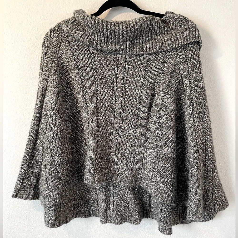 Medium, flowy gray textured Forever 21 poncho